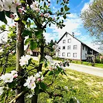 Ellenweiler Bis 10 P 公寓
