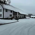 Ellenweiler Bis 10 P 公寓